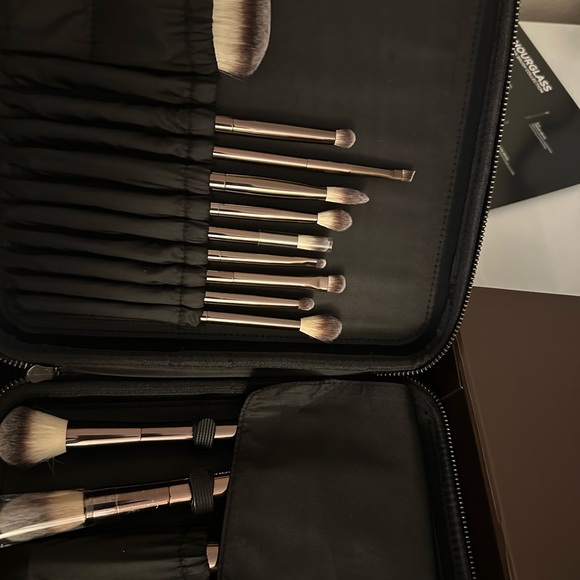Hourglass Vegan Brush Set in Elegant Brown Packaging - Picture 4 of 6